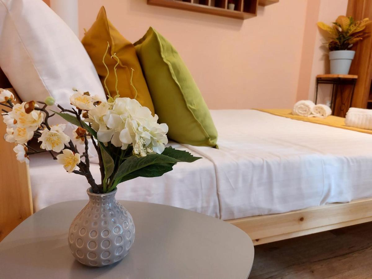 Laroka House Cosy Studio Universitate Bukares Bagian luar foto