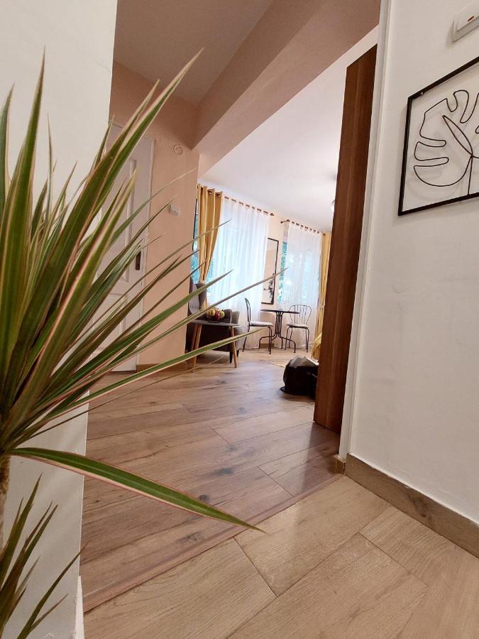 Laroka House Cosy Studio Universitate Bukares Bagian luar foto