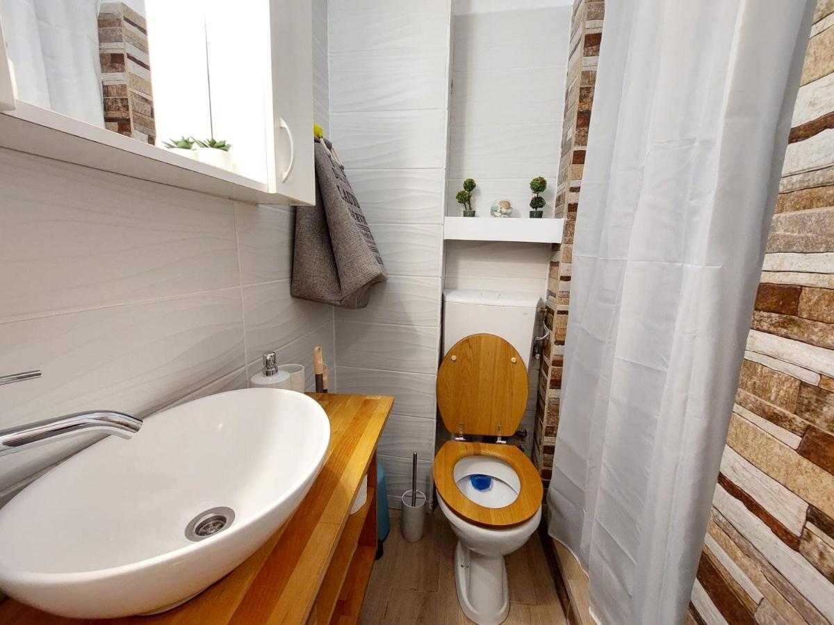 Laroka House Cosy Studio Universitate Bukares Bagian luar foto